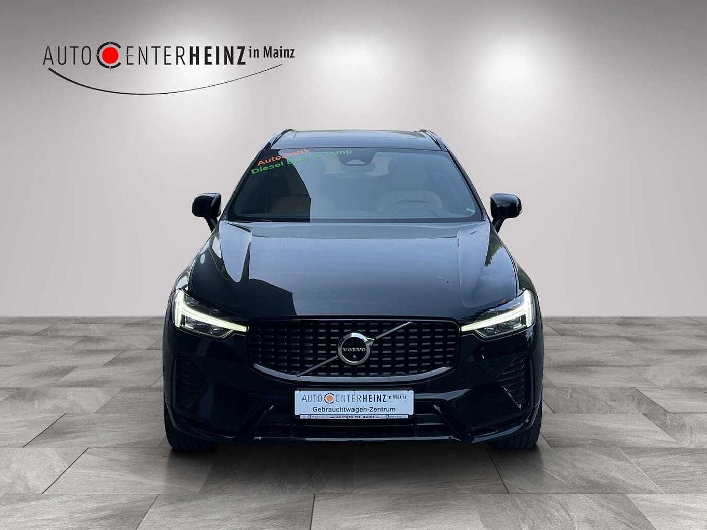 Volvo  Plus Dark 2WD