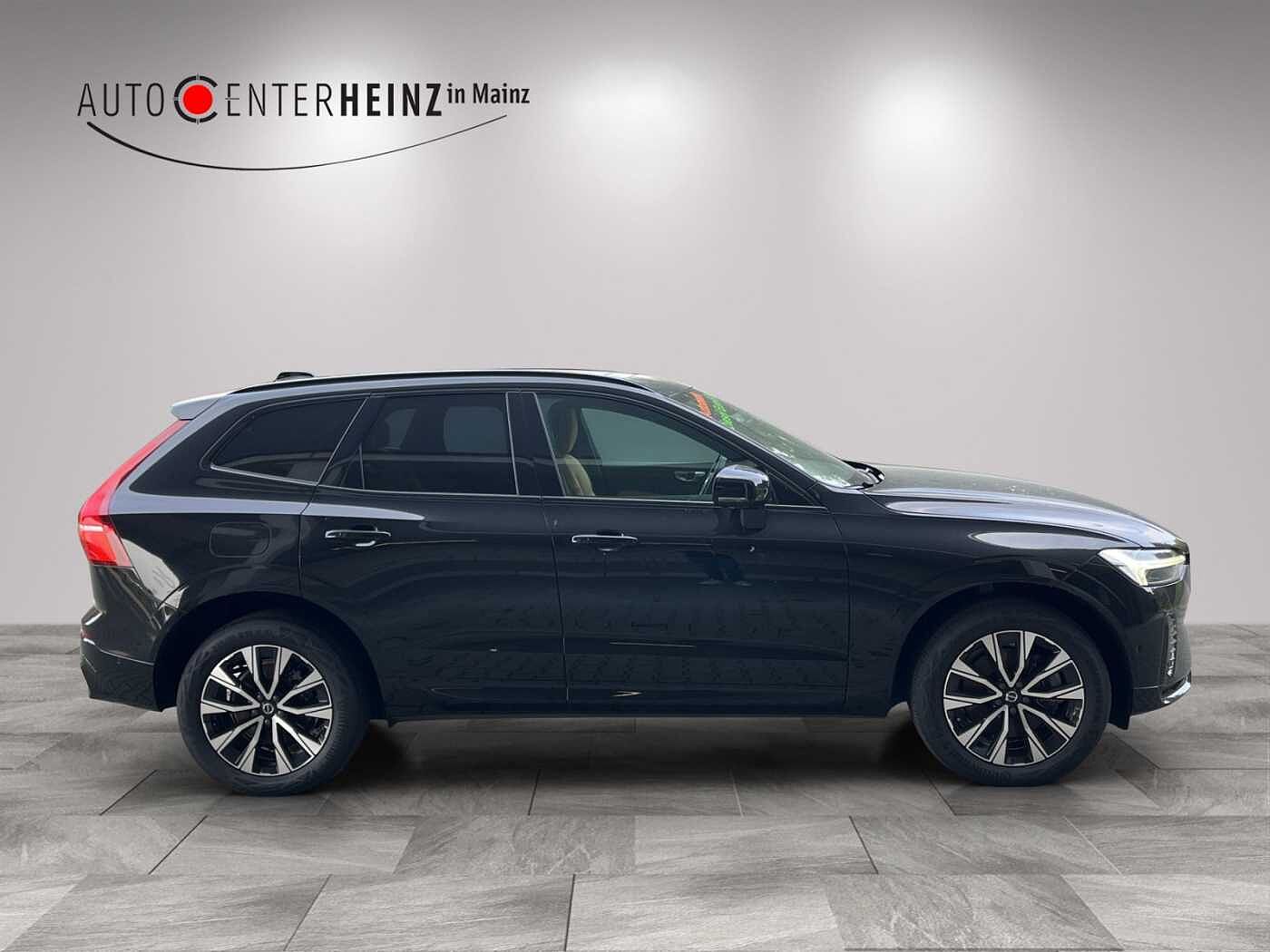 Volvo  Plus Dark 2WD
