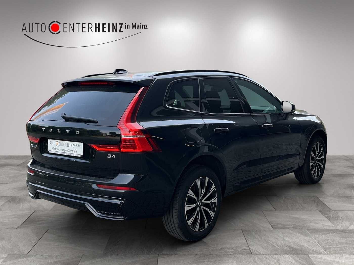 Volvo  Plus Dark 2WD