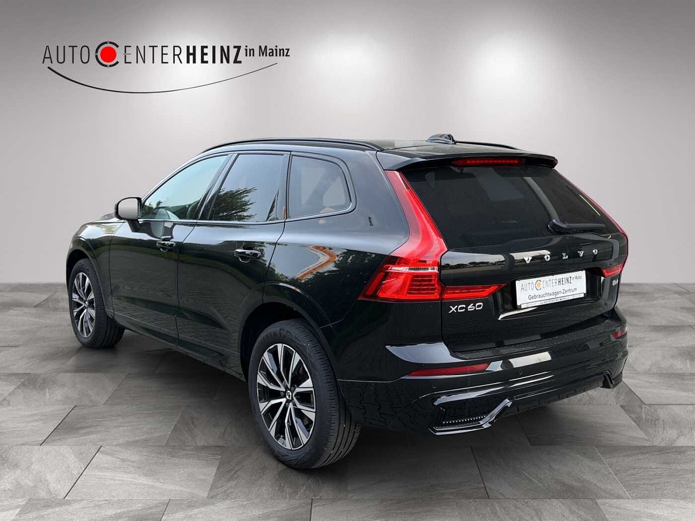 Volvo  Plus Dark 2WD