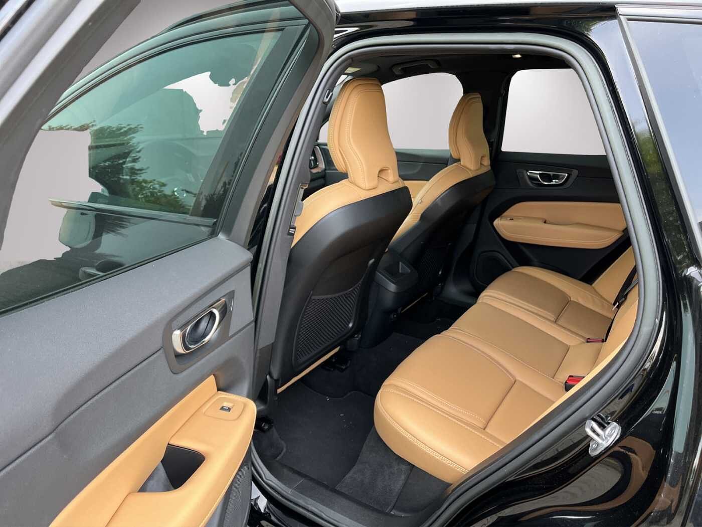 Volvo  Plus Dark 2WD