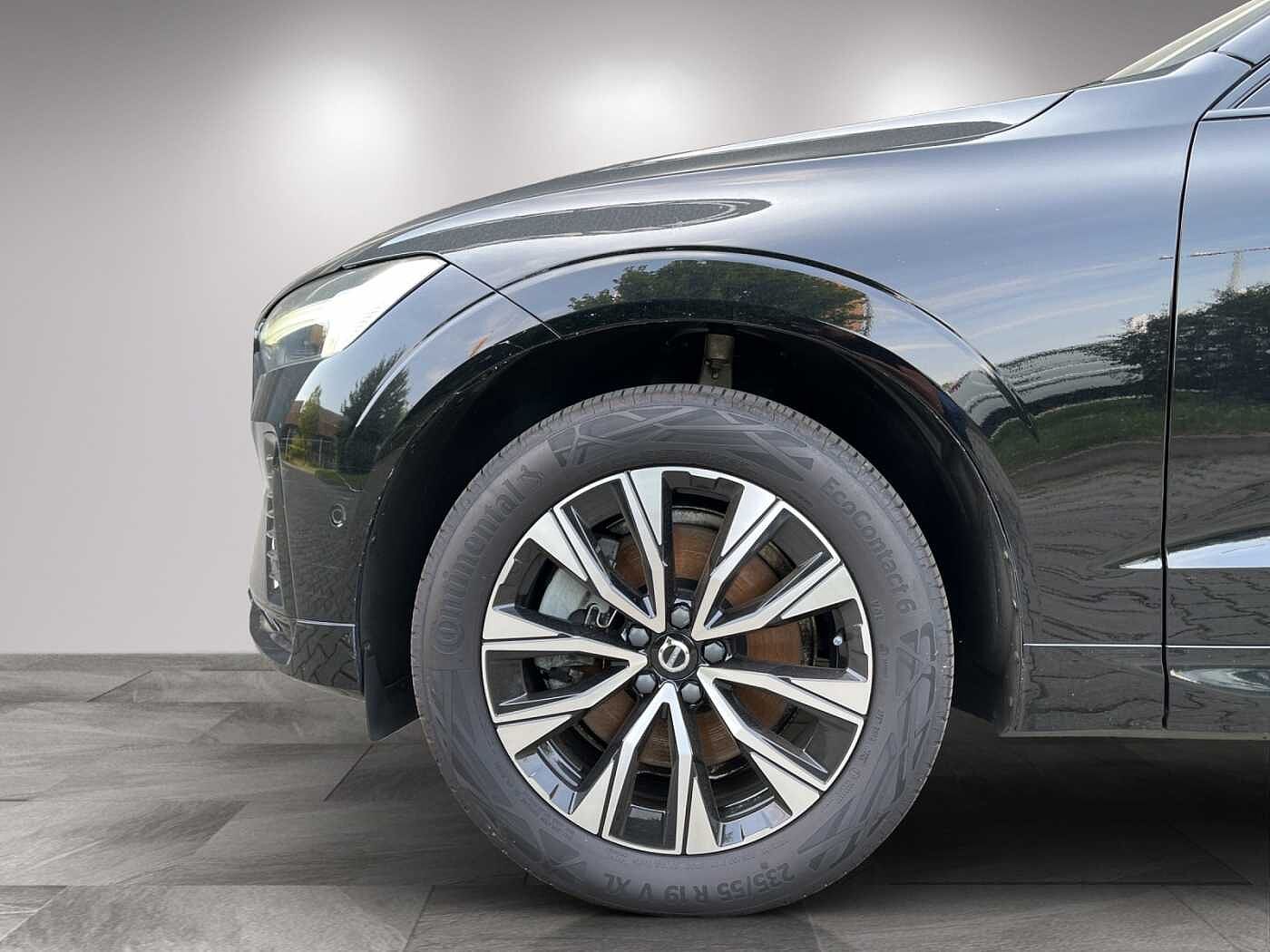 Volvo  Plus Dark 2WD
