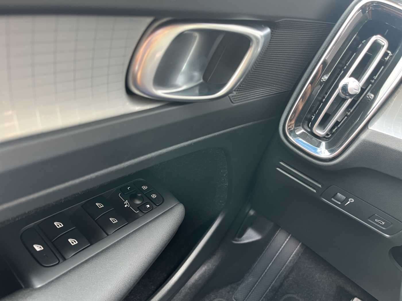 Volvo  Momentum Pro AWD