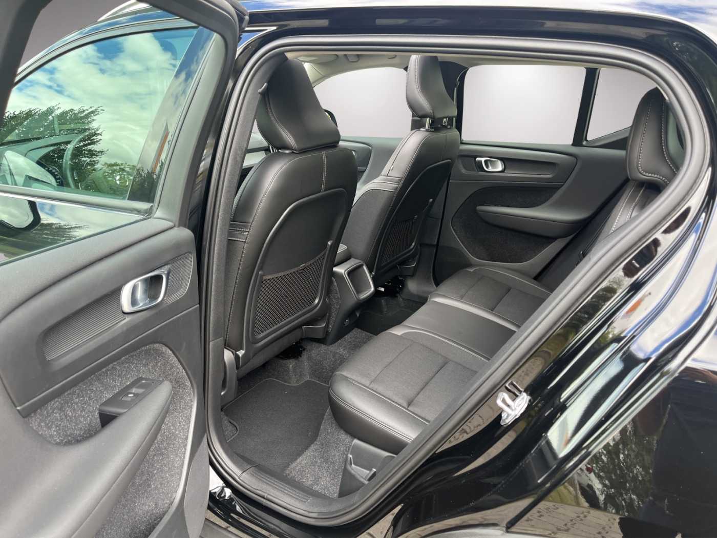 Volvo  Momentum Pro AWD