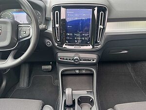 Volvo  Momentum Pro AWD