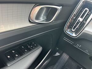 Volvo  Momentum Pro AWD