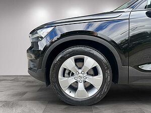 Volvo  Momentum Pro AWD