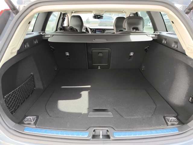 Volvo  Core B4 Diesel Navi digitales Cockpit Memory Sitze Soundsystem LED Blendfreies F