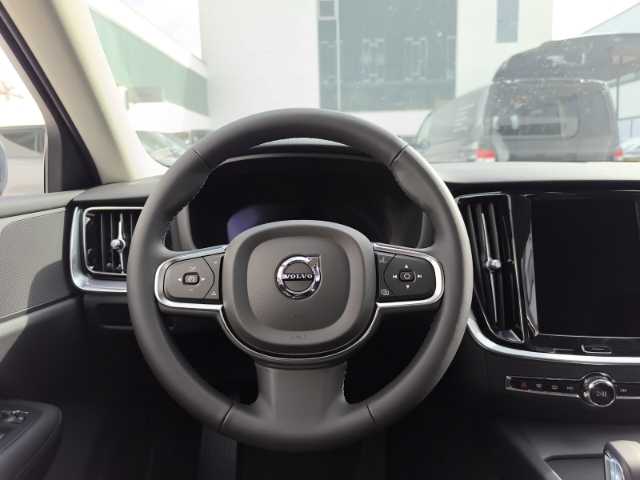 Volvo  Core B4 Diesel Navi digitales Cockpit Memory Sitze Soundsystem LED Blendfreies F