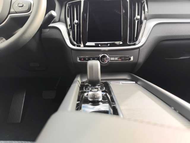 Volvo  Core B4 Diesel Navi digitales Cockpit Memory Sitze Soundsystem LED Blendfreies F