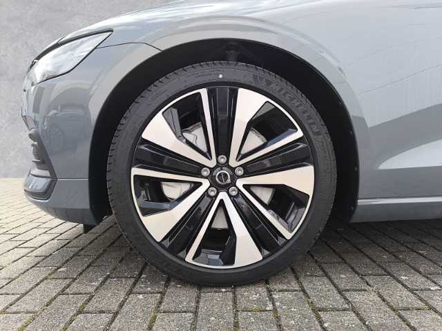 Volvo  Core B4 Diesel Navi digitales Cockpit Memory Sitze Soundsystem LED Blendfreies F