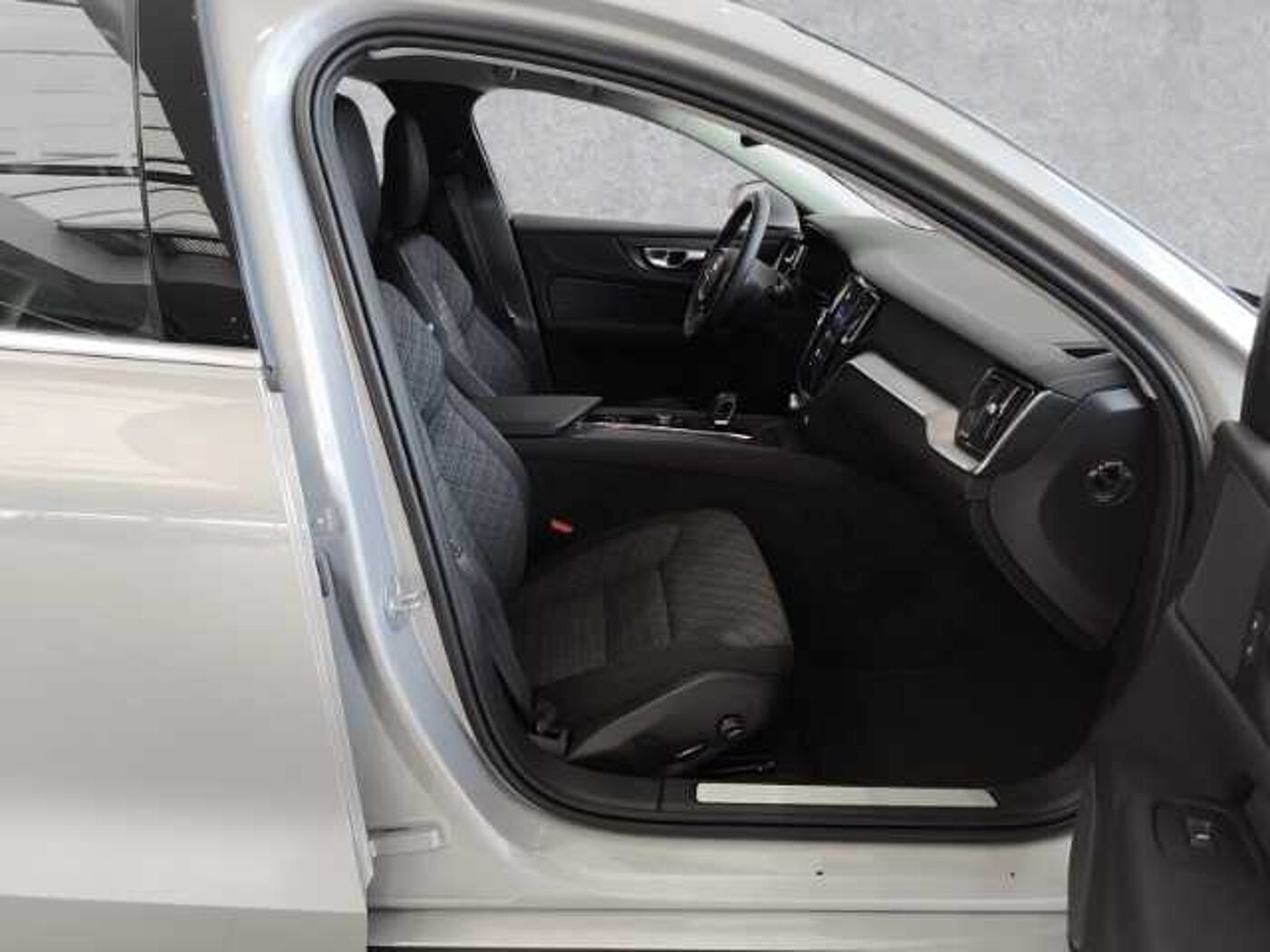 Volvo  Core B4 Diesel EU6d Navi digitales Cockpit Memory Sitze Soundsystem LED Blendfre