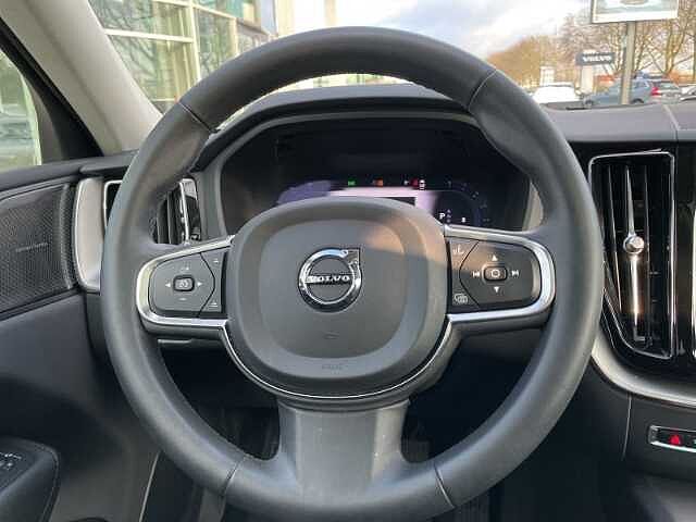 Volvo  Momentum Pro B4 19''LM Pano DAB Harman 4 Zonen Klima Rückfahrkam