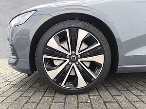 Volvo  Core B4 Diesel Navi digitales Cockpit Memory Sitze Soundsystem LED Blendfreies F