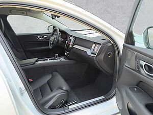 Volvo  Plus Dark B4 Diesel Navi Leder digitales Cockpit Memory Sitze Soundsystem Harman