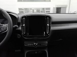 Volvo  Plus Dark FWD B4 EU6d Navi HarmanKardon CarPlay digitales Cockpit