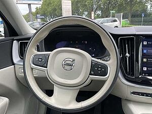 Volvo  Momentum Pro B4 PilotAssist Pano AHK 360kam Leder Lenkradhz WSShz