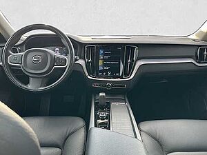 Volvo  Momentum Pro B4 17''LM AHK Lenkradhz DAB Navi Rückfahrkam