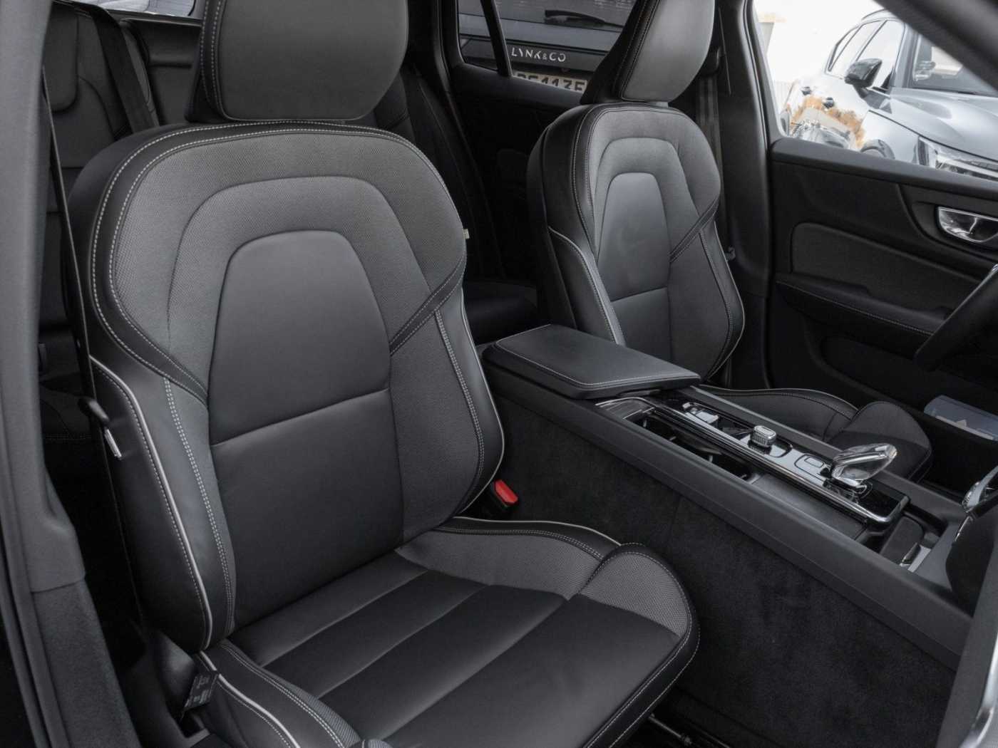 Volvo  Kombi Plus Dark UPE: 64620,-