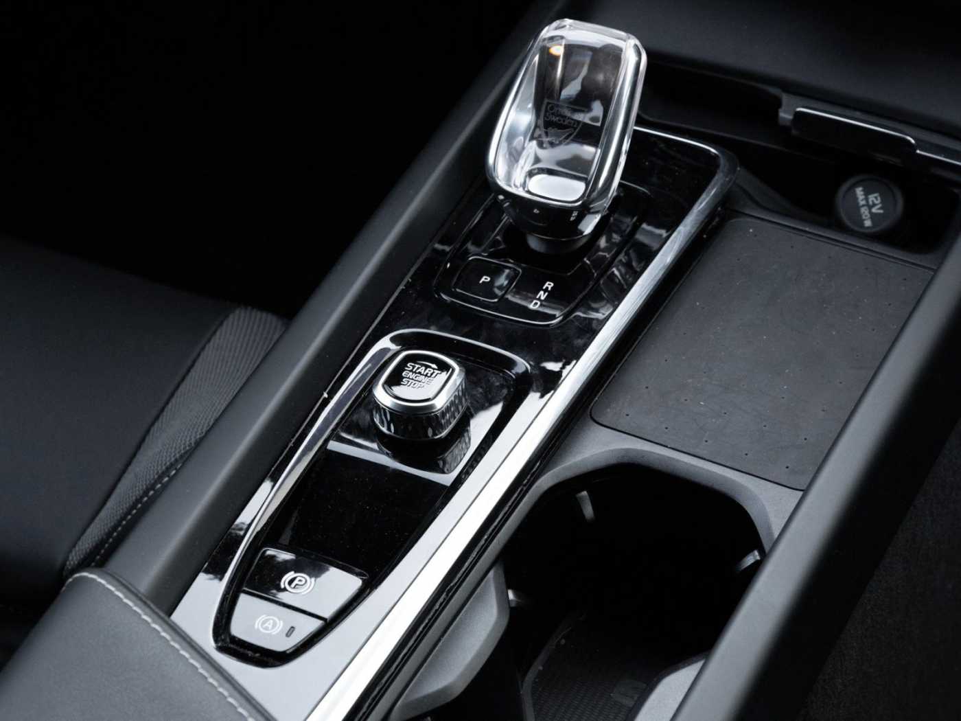 Volvo  Kombi Plus Dark UPE: 64620,-