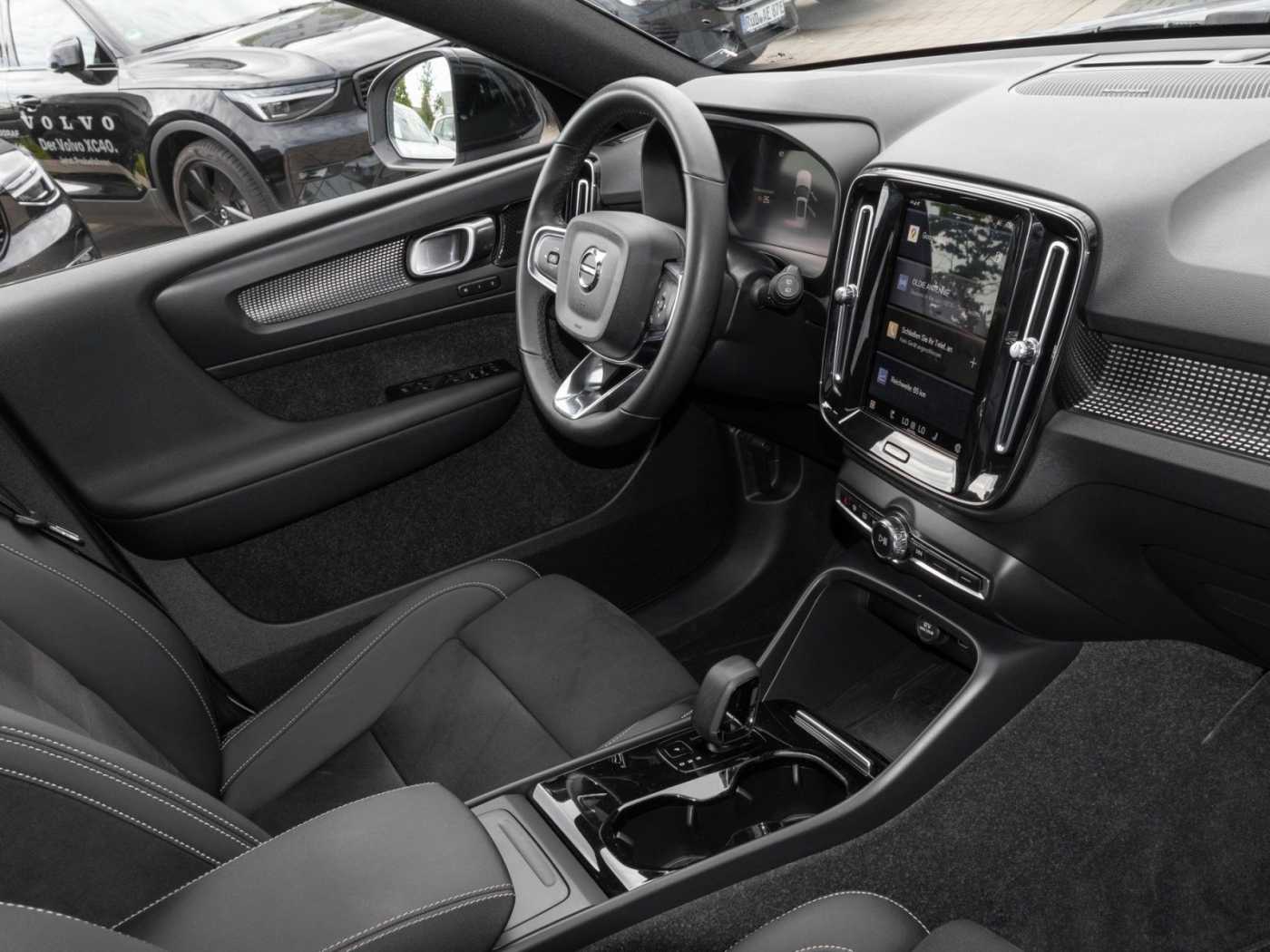 Volvo  Pro Recharge Pure Electric 2WD