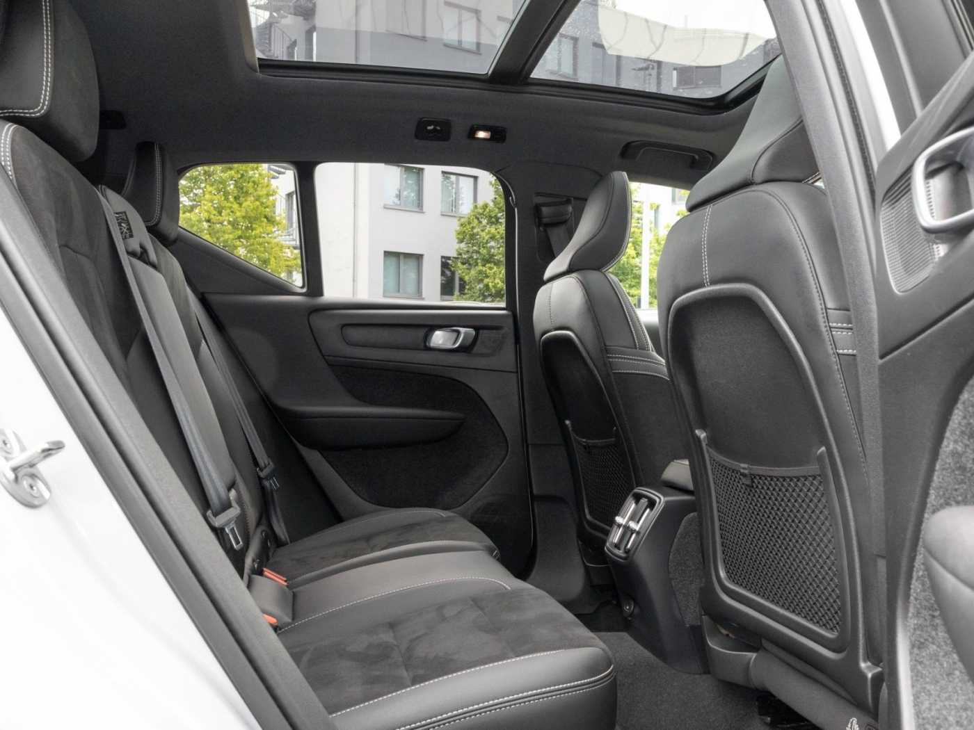 Volvo  Pro Recharge Pure Electric 2WD