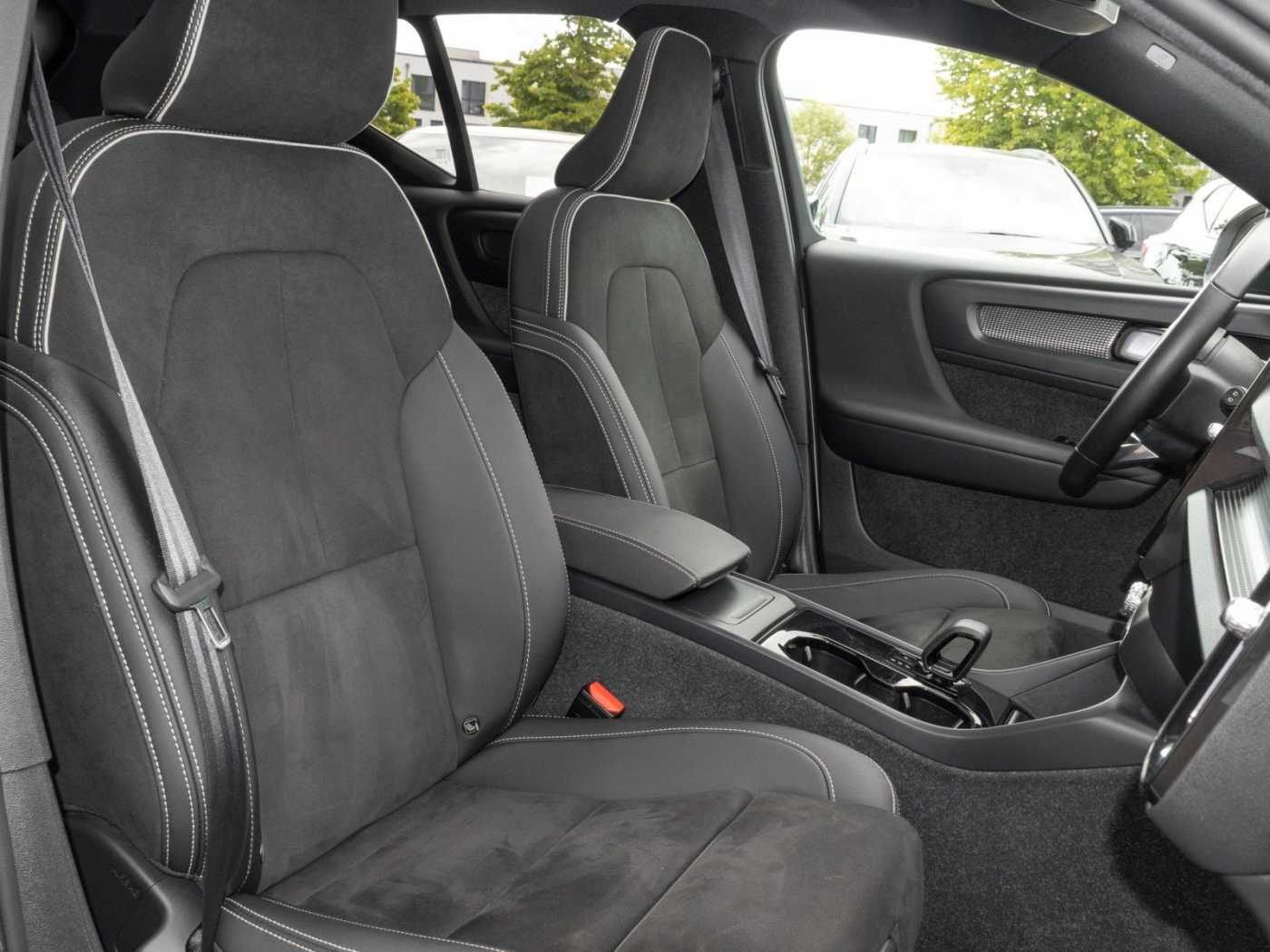 Volvo  Pro Recharge Pure Electric 2WD