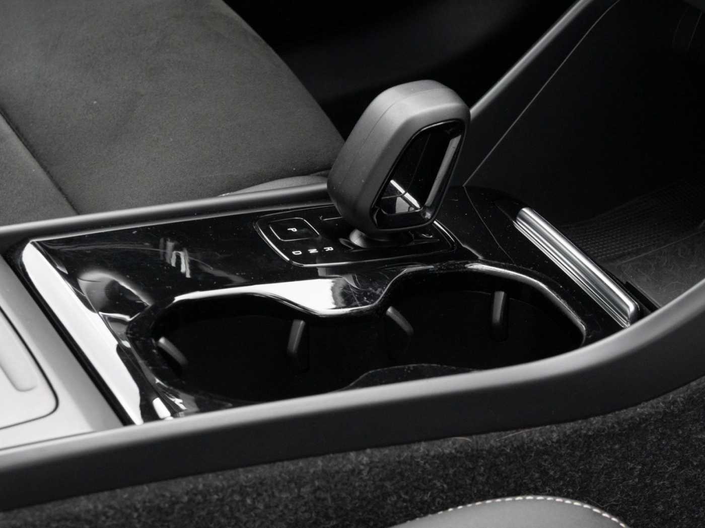 Volvo  Pro Recharge Pure Electric 2WD