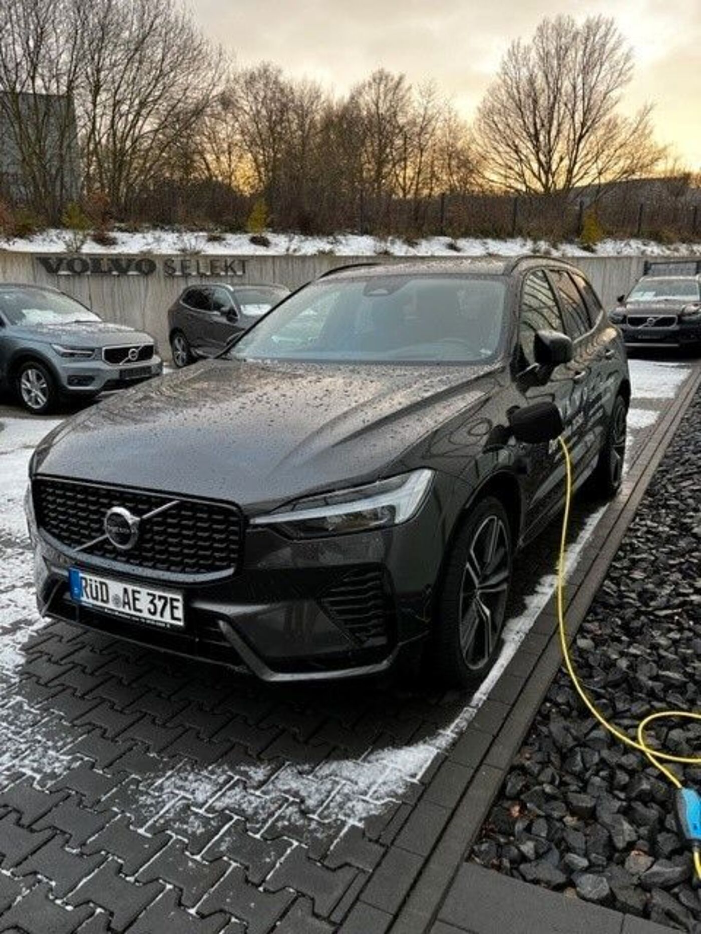 Volvo  R Design Recharge  T6 AWD