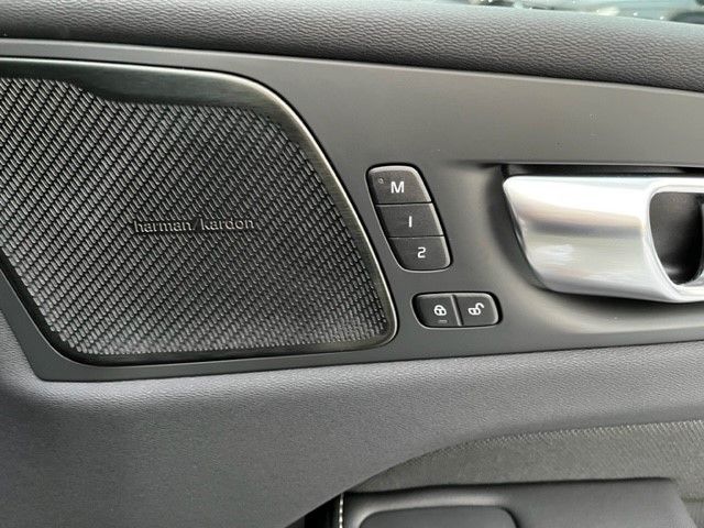 Volvo  R Design Recharge  T6 AWD