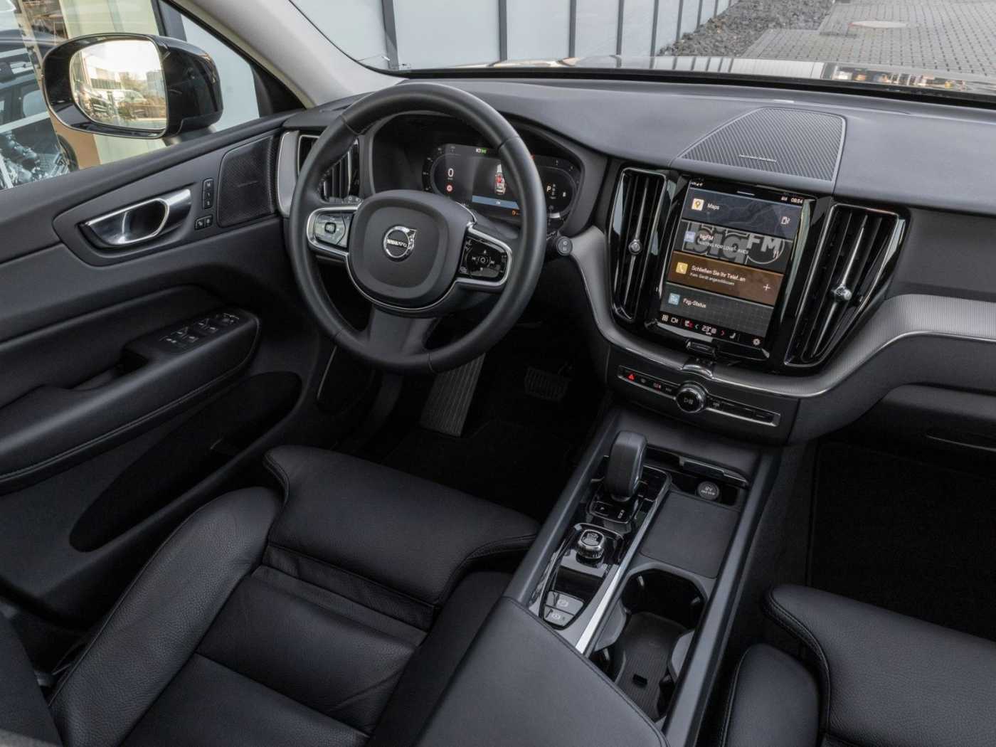 Volvo  XC60 Plus Dark 2WD