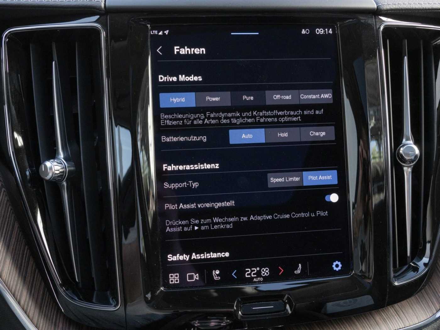 Volvo  Ultimate Dark Recharge Plug-In Hybrid AWD