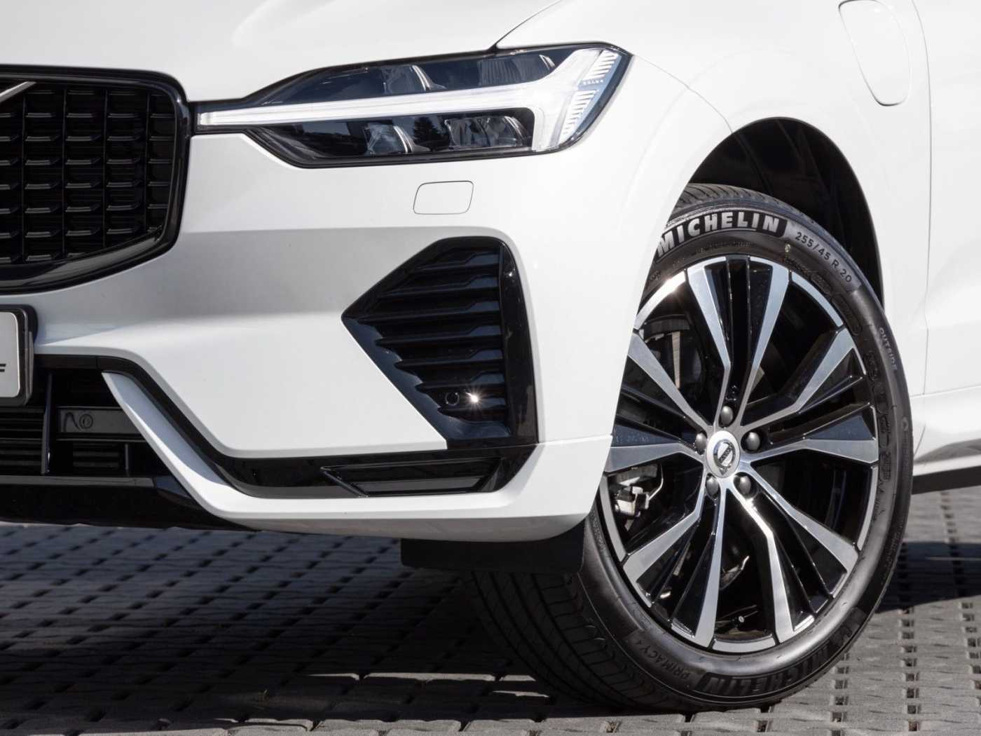 Volvo  Ultimate Dark Recharge Plug-In Hybrid AWD