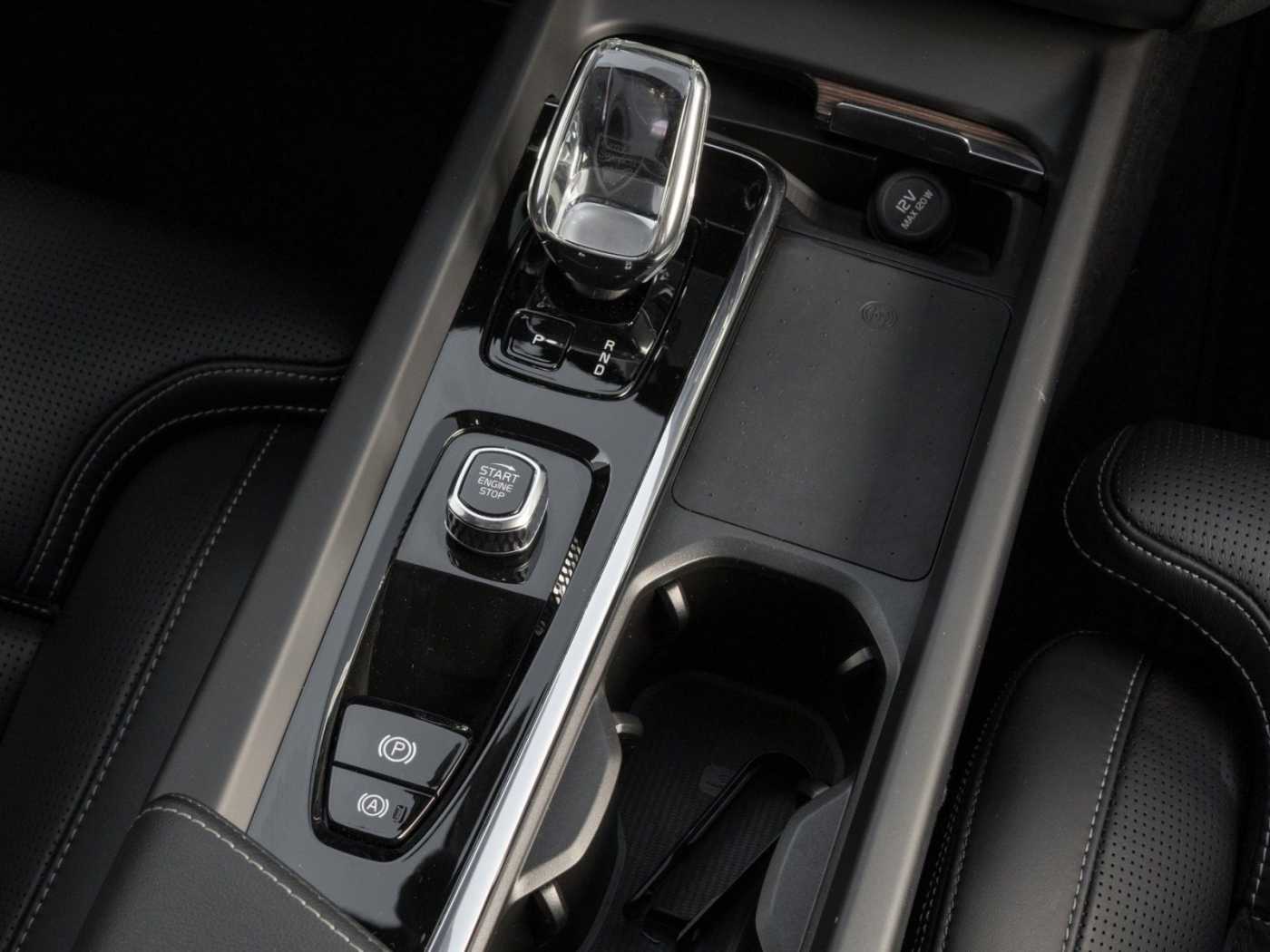 Volvo  Ultimate Dark Recharge Plug-In Hybrid AWD