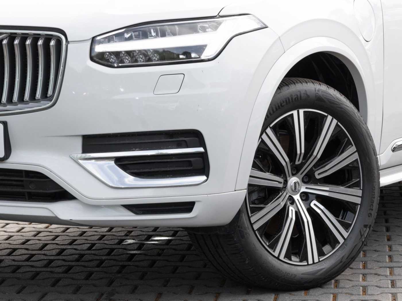 Volvo  Plus Bright Recharge Plug-In Hybrid AWD