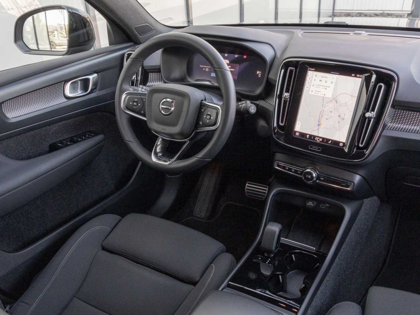 Volvo  Core Recharge Pure Electric 2WD