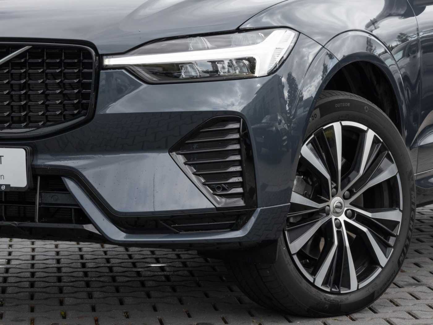 Volvo  Plus Dark 2WD