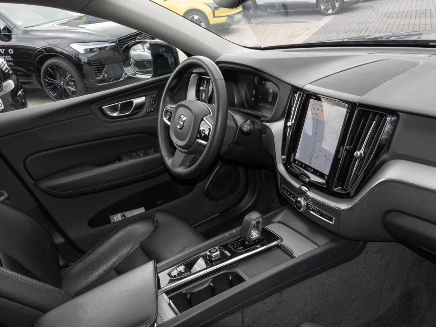Volvo  Plus Dark 2WD