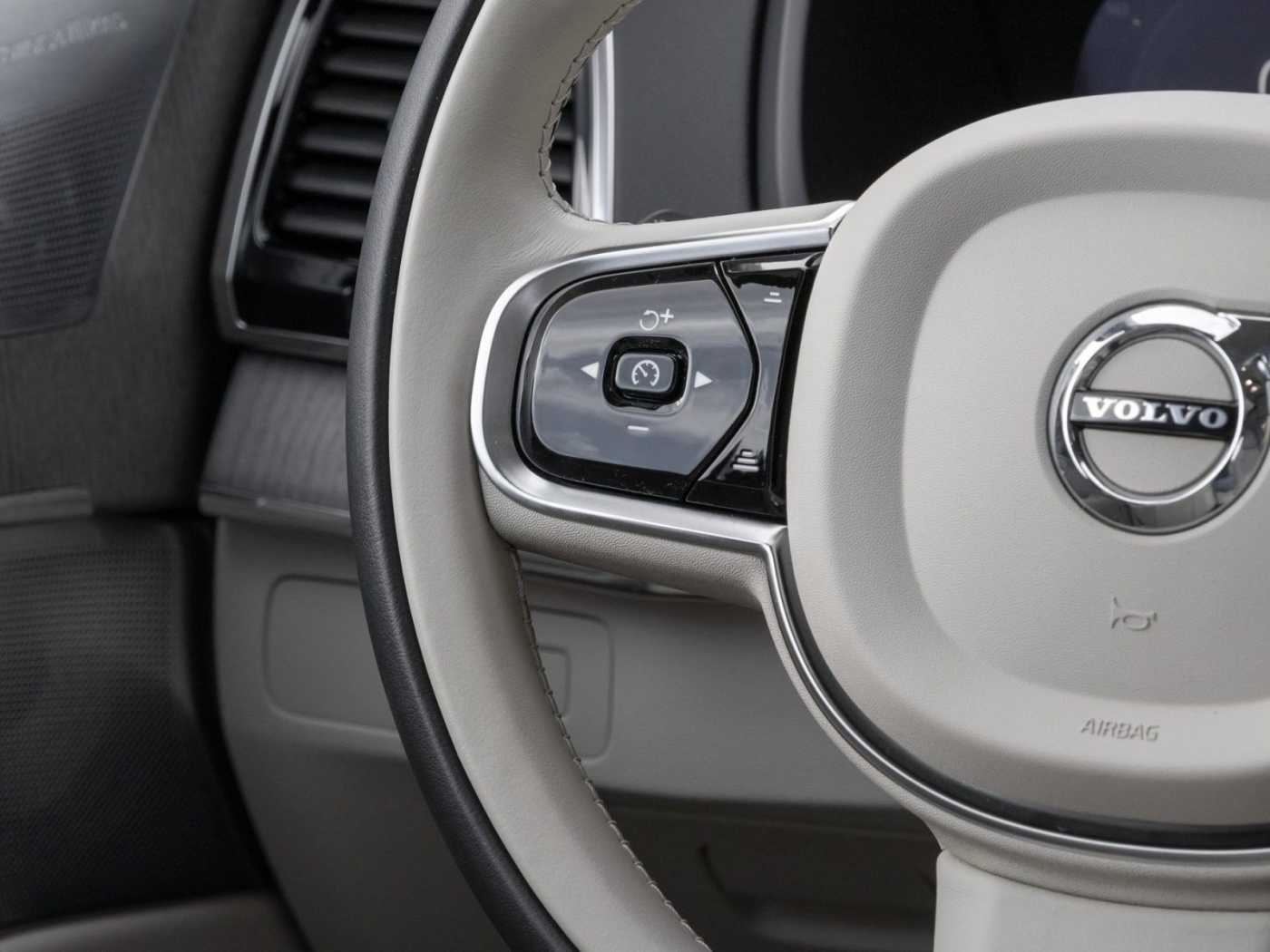 Volvo  Ultimate Bright Recharge PHEV AWD