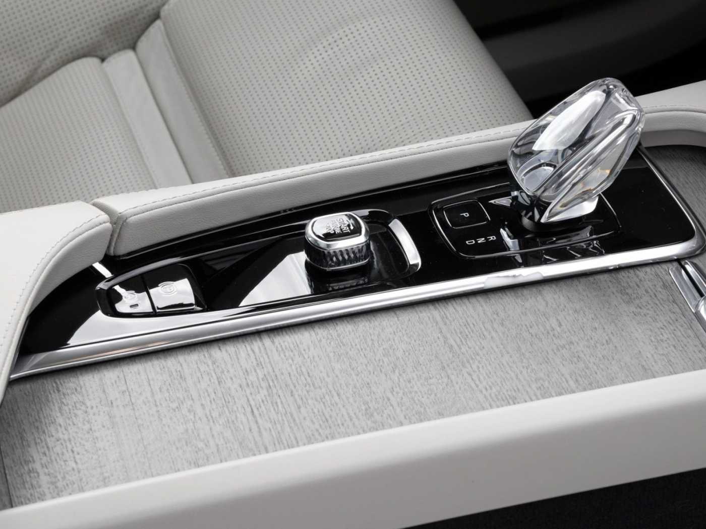 Volvo  Ultimate Bright Recharge PHEV AWD