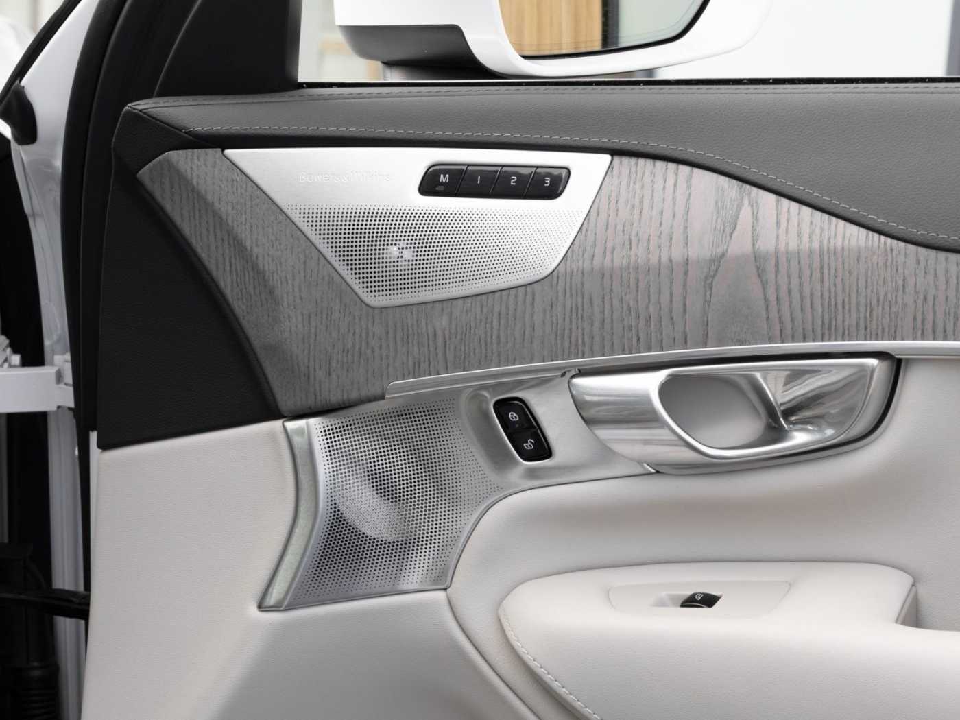 Volvo  Ultimate Bright Recharge PHEV AWD