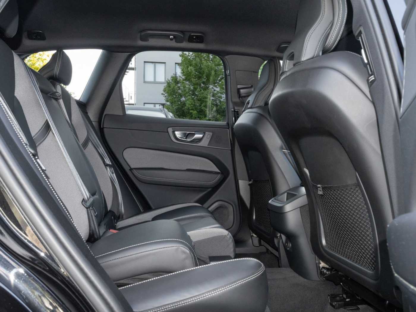 Volvo  Plus Dark AWD
