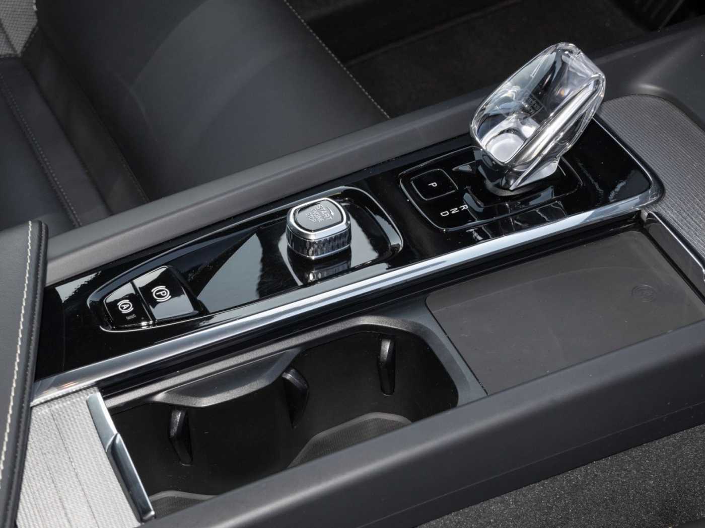 Volvo  Plus Dark AWD