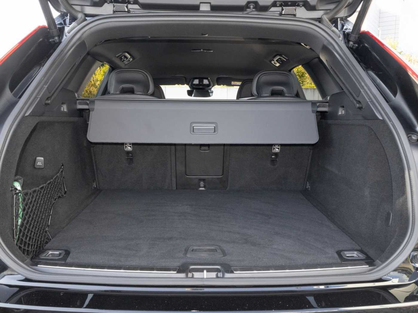 Volvo  Plus Dark AWD