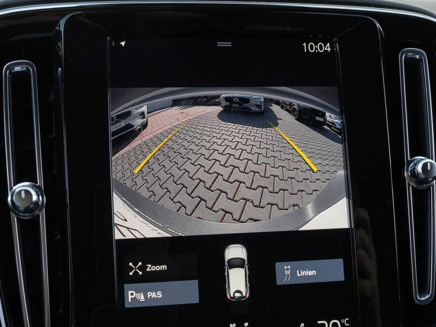 Volvo  R Design Recharge Plug-In Hybrid 2WD