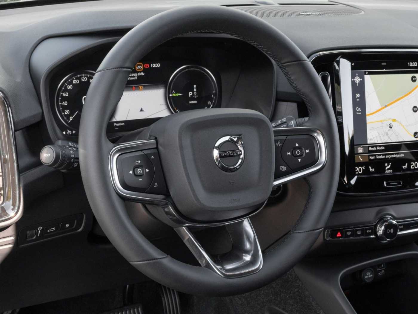 Volvo  R Design Recharge Plug-In Hybrid 2WD