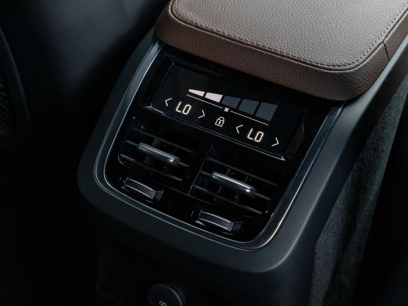 Volvo  Inscription Expression Recharge Plug-In Hyb