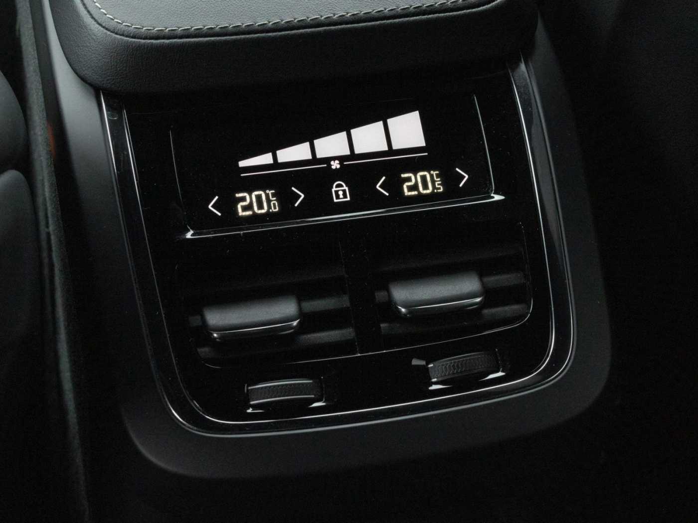 Volvo  R Design Edition Recharge Plug-In Hybrid AW