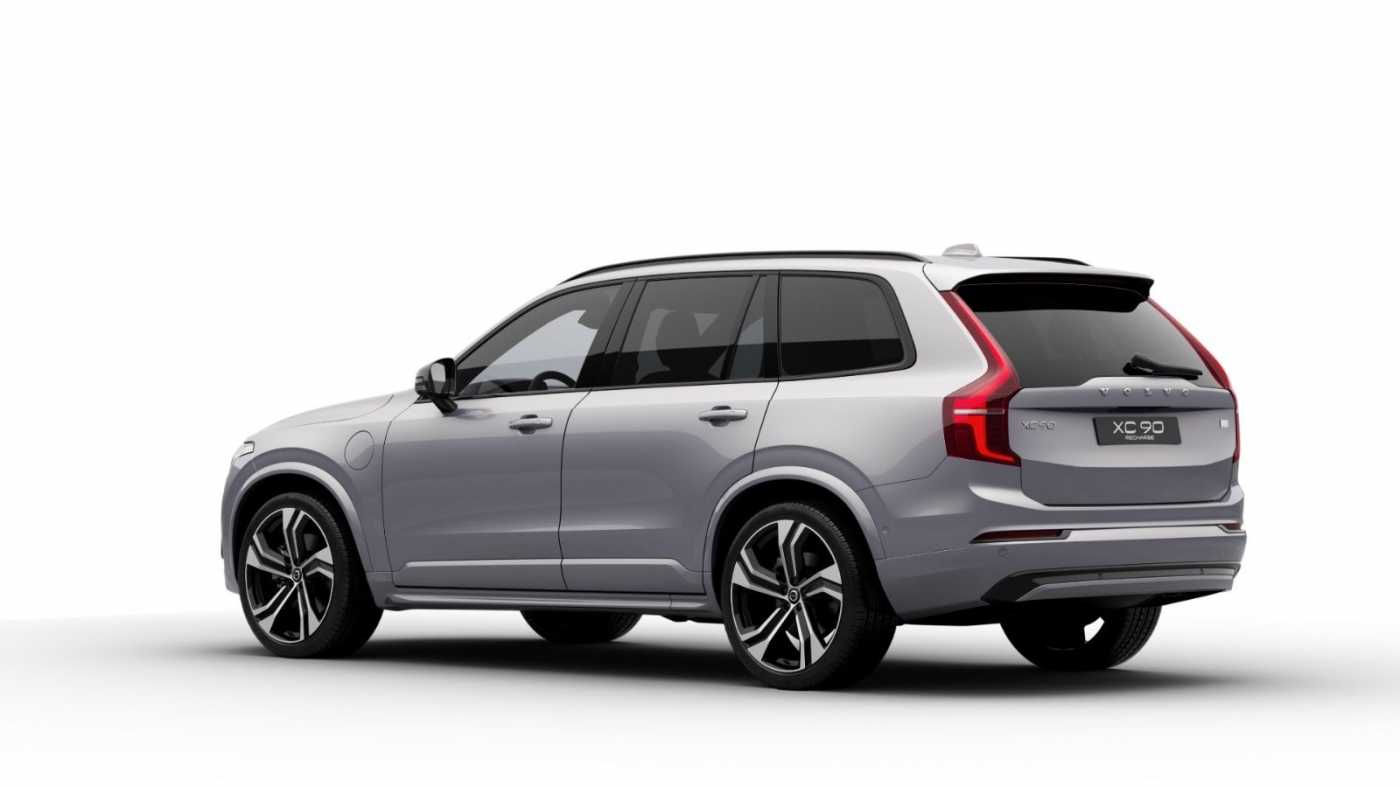 Volvo  Plus Dark Recharge Plug-In Hybrid AWD