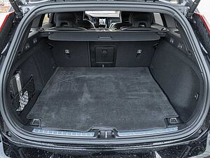 Volvo  Kombi Plus Dark UPE: 64620,-